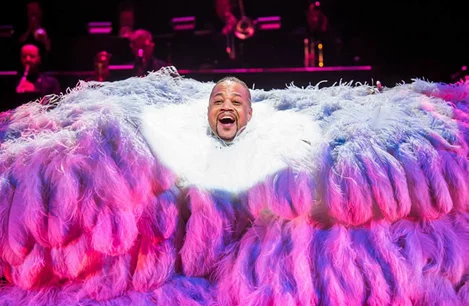 Cuba Gooding Jr as Billy Flynn