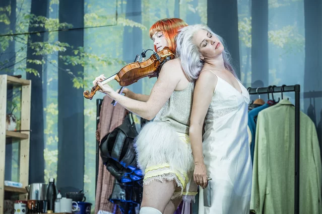 Rori Hawthorn and Jenny Rainsford in A Midsummer Night's Dream