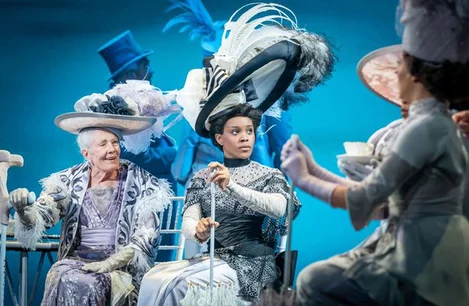Amara Okereke (Eliza Doolittle) and Vanessa Redgrave (Mrs. Higgins) in My Fair Lady