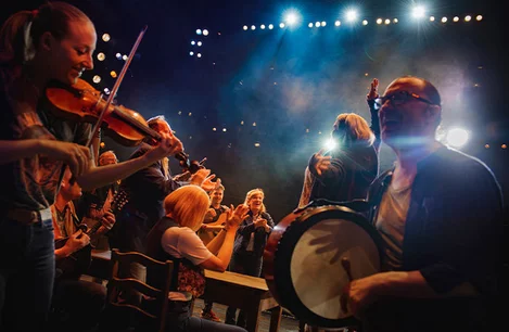The musicians and cast of Come From Away in London