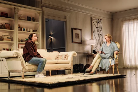 Lauren Patten (Suzanna) and Linda Edmond (Susan) in Becky Shaw on Broadway