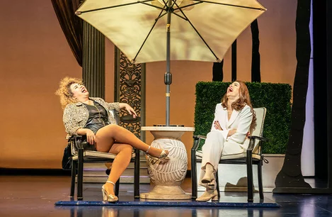 Courtney Bowman as Kit and Aimie Atkinson as Vivian in the Pretty Woman musical