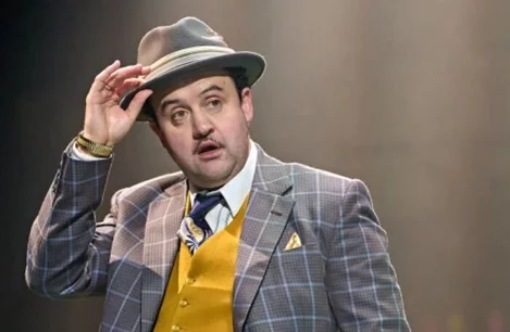 Daniel Mays in Guys and Dolls at the Bridge Theatre