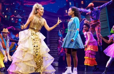 Deborah Cox and Nichelle Lewis perform "He's the Wiz"