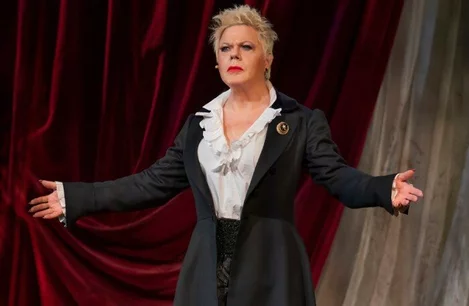 Eddie Izzard in Great Expectations