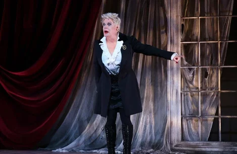 Eddie Izzard in Great Expectations