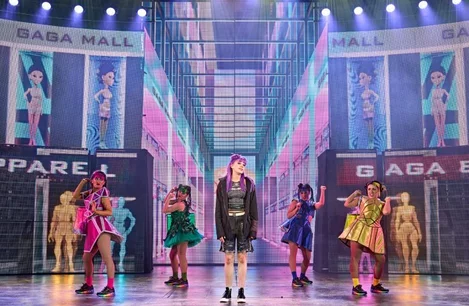 Elena Skye as Scaramouche and the cast of We Will Rock You
