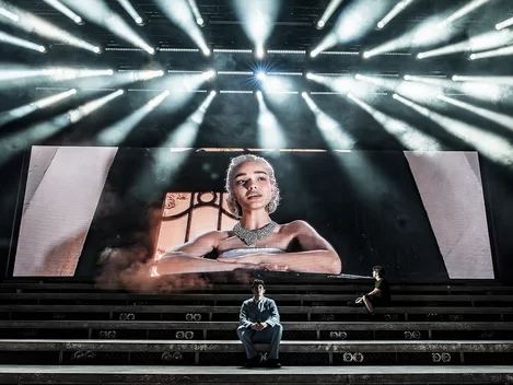 Eva Peron on the balcony in Evita