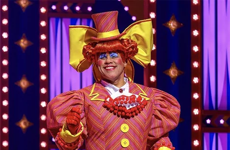 Gary Wilmot in Goldilocks and the Three Bears at the London Palladium