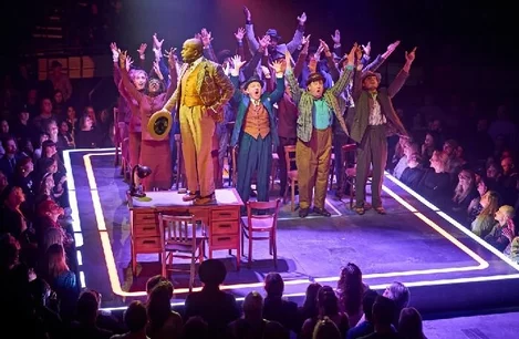 The cast of Guys and Dolls at the Bridge Theatre