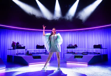 Danielle Steers as 'Earth' in Hot Mess