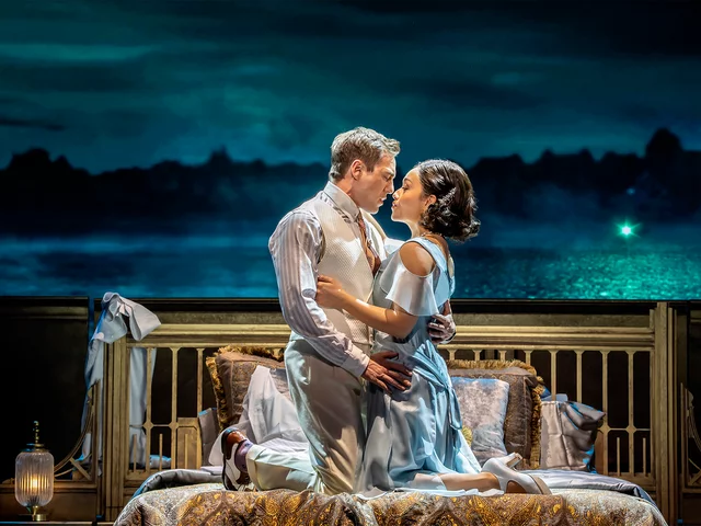 Jamie Muscato and Frances Mayli McCann in The Great Gatsby