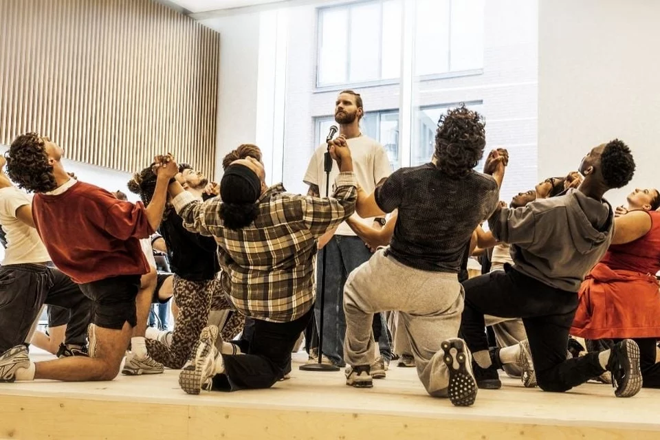 Sam Ryder and the cast of Jesus Christ Superstar rehearse