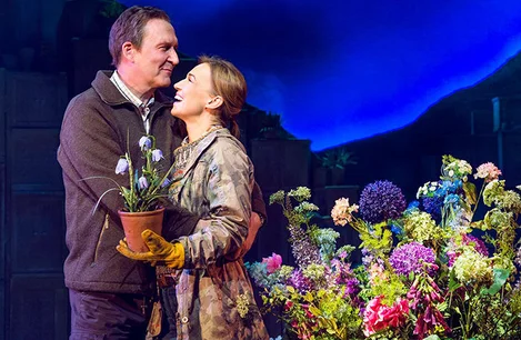 Joanna Riding as Annie and Jeremy Clyde as Dennis in The Girls