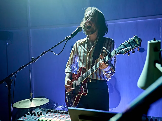 John Patrick Elliott provides the onstage music for Kenrex