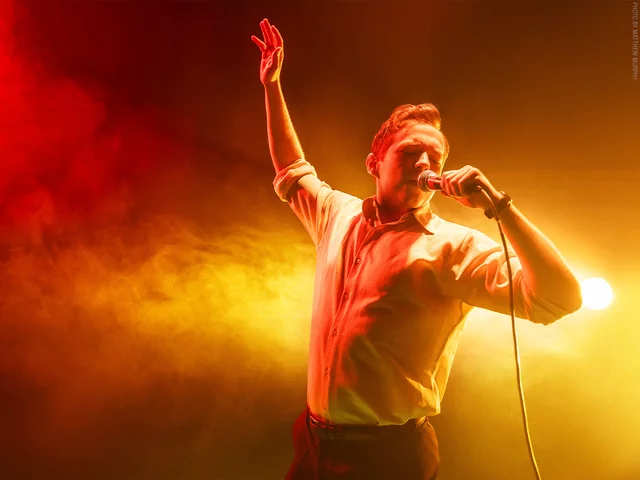 Jack Holden performs in Kenrex