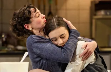 Laura Donnelly and Lara McDonnell in The Hills of California