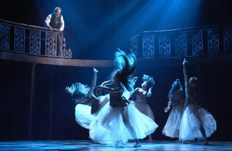 Mark Rylance and the dancers in Dr Semmelweis