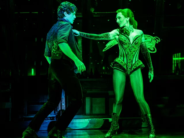 Le Fee Vert in Moulin Rouge! The Musical