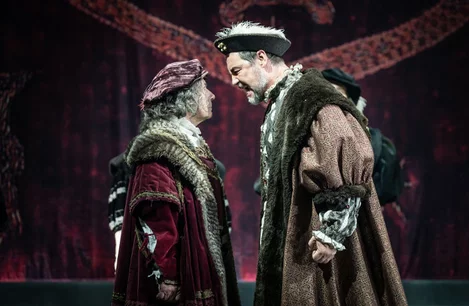 Nicholas Woodeson (Duke of Norfolk) and Nathaniel Parker (Henry VIII) in The Mirror and the Light at the Gielgud Theatre