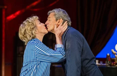 Nigel Havers and Patricia Hodge in Private Lives