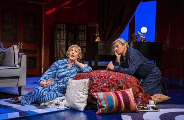 Nigel Havers and Patricia Hodge in Private Lives