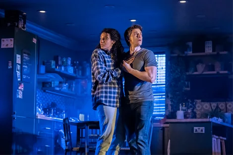 Lou (Melissa James) and James (Patrick Heusinger) in Paranormal Activity