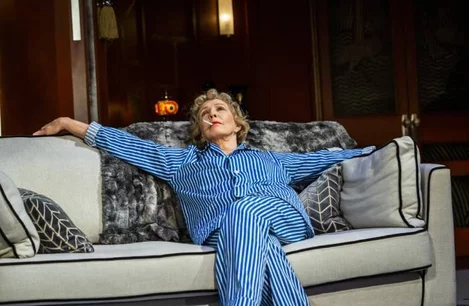 Patricia Hodge in Private Lives