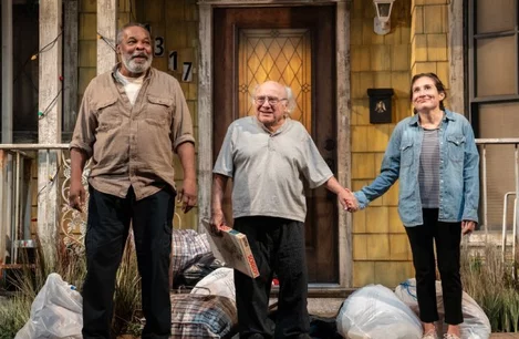 Ray Anthony Thomas, Danny DeVito and Lucy DeVito in I Need That
