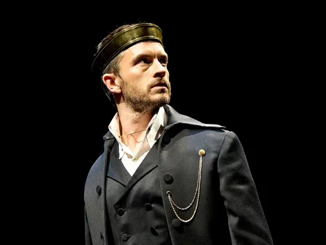 Jonathan Bailey in Richard II at the Bridge Theatre