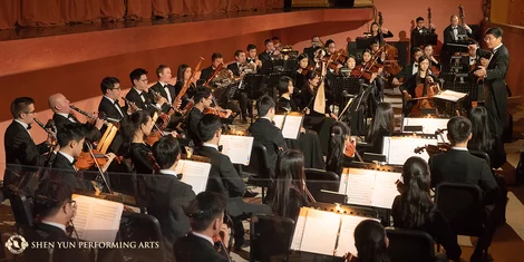 The orchestra plays for Shen Yun
