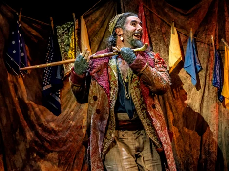 Simon Lipkin as Fagin in Oliver, West End