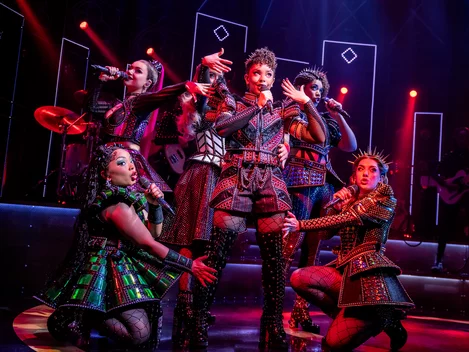 Anne of Cleves (Freya Kalettis) and the cast of Six