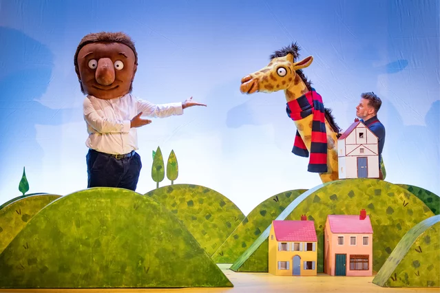 The Smartest Giant in Town helps a giraffe with a very cold neck!