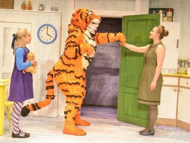 Sophie and her mummy meet the tiger in Tiger Who Came To Tea
