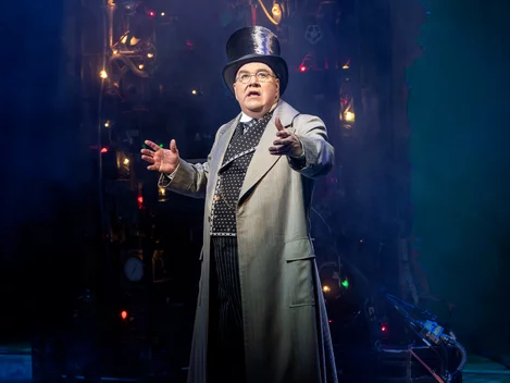 Blake Hammond plays The Wizard in Wicked Broadway