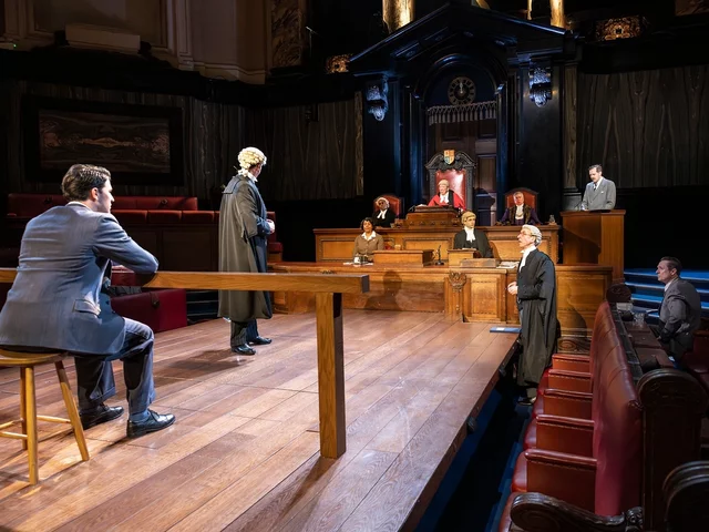 Witness for the Prosecution plays a London's County Hall