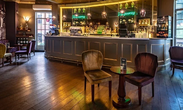 Piccadilly Theatre Tanqueray Bar, London
