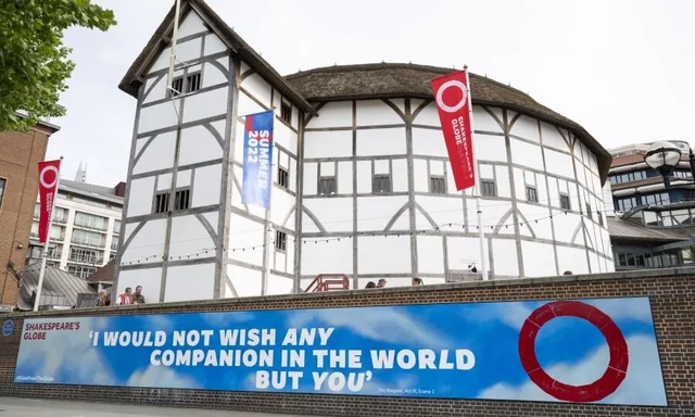 Shakespeare's Globe Theatre Exterior - David Jenson